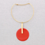 Κοντό κολιέ ατσάλινο βέργα με μεγάλο μενταγιόν με σμάλτο πορτοκαλί