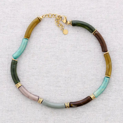 Κολιέ choker σε πράσινες και καφέ αποχρώσεις και ατσάλινη αλυσίδα