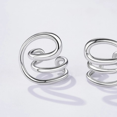 Ear Cuff ατσάλινο ασημί με ανόμοιες καμπύλες